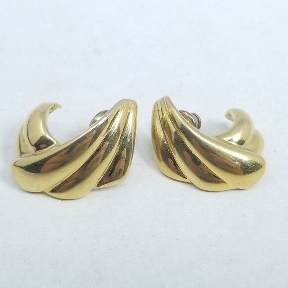 Vintage Napier Gold Tone Stud Earrings, Retro Swoop Design, 80s 90s Style - Picture 6 of 6